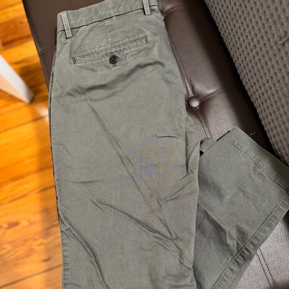 Men’s Gray Khaki Pants (33x30) | Gap Slim-fit Essential Khakis - Picture 5 of 8